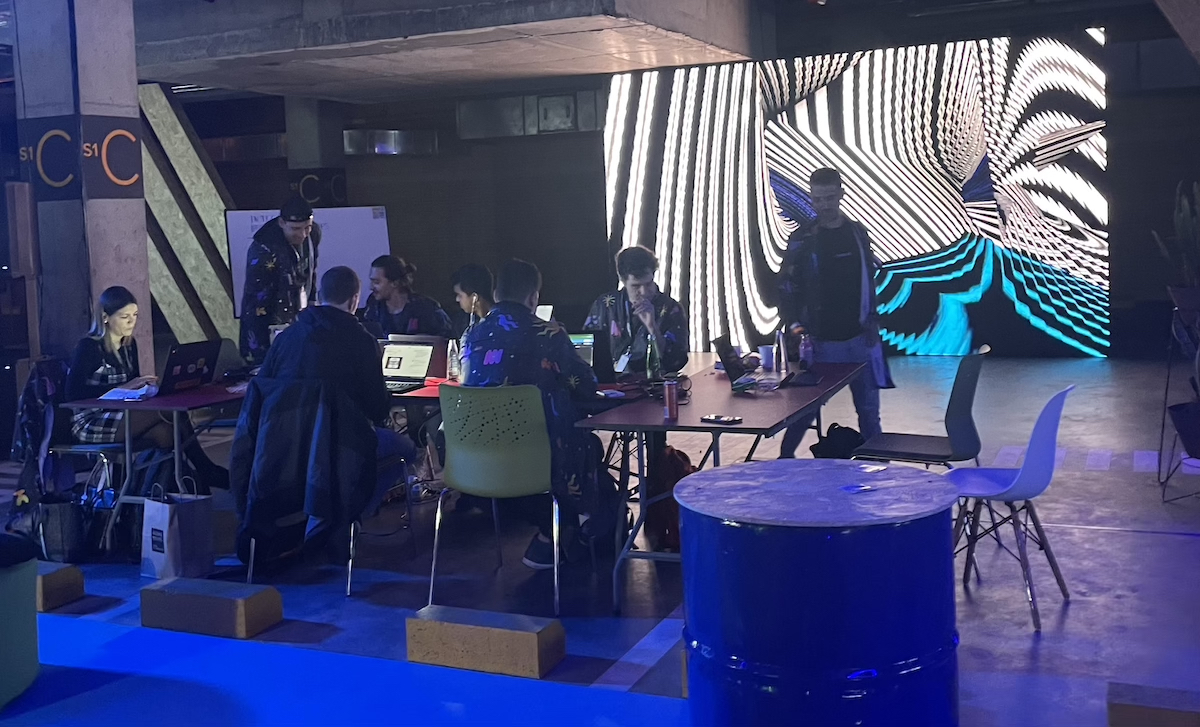 The hacking area at DEVCON VI Bogotá